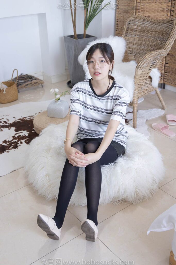 [BoBoSocks袜啵啵]NO.029 小甜豆-平底鞋、厚黑丝、厚肉丝、踩饼干剧情 [144P/1V/4.09GB]插图1