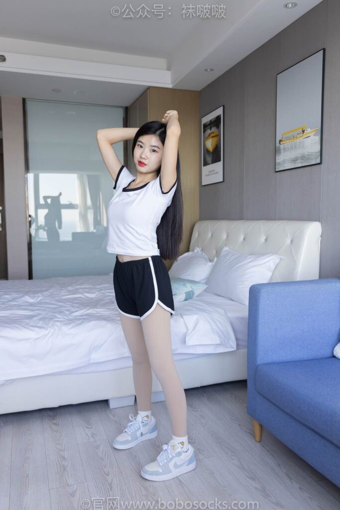 [BoBoSocks袜啵啵]NO.031 小奶熊-AJ板鞋、白棉袜、厚肉丝 [149P/1V/3.80GB]插图2