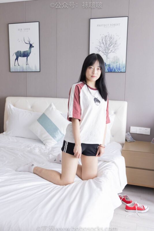 [BoBoSocks袜啵啵]NO.036 菠萝-帆布鞋、白棉袜、裸足 [138P/1V/6.73GB]-无料摄影圈
