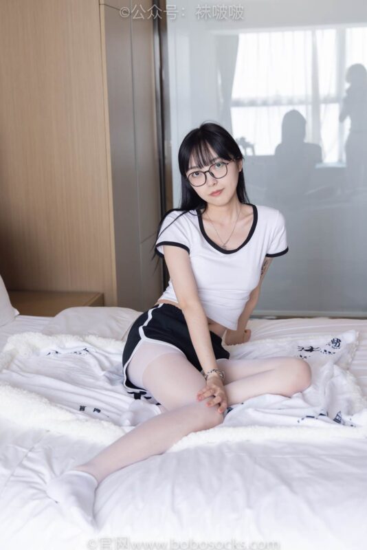 [BoBoSocks袜啵啵]NO.037 稚予-帆布鞋、短白棉袜、白丝 [136P/1V/6.47MB]-无料摄影圈