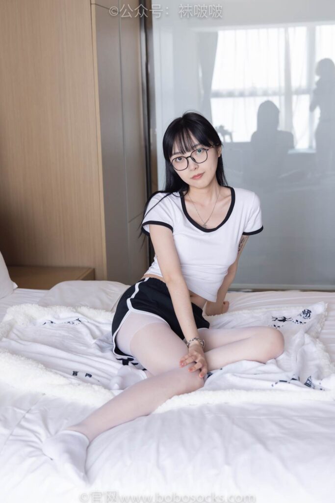 [BoBoSocks袜啵啵]NO.037 稚予-帆布鞋、短白棉袜、白丝 [136P/1V/6.47MB]插图