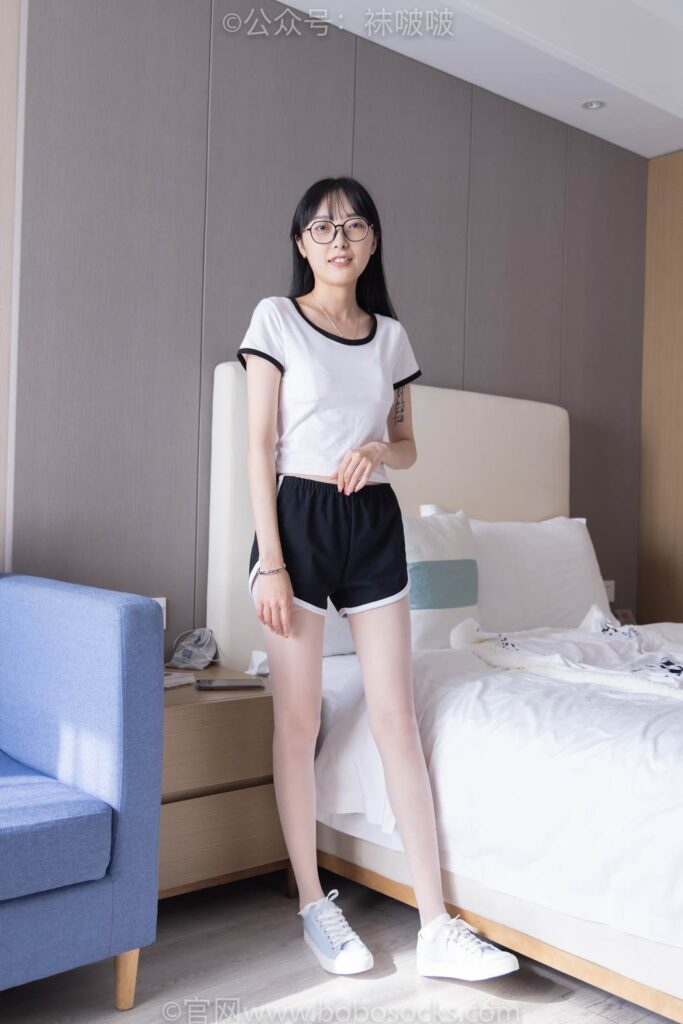 [BoBoSocks袜啵啵]NO.037 稚予-帆布鞋、短白棉袜、白丝 [136P/1V/6.47MB]插图1