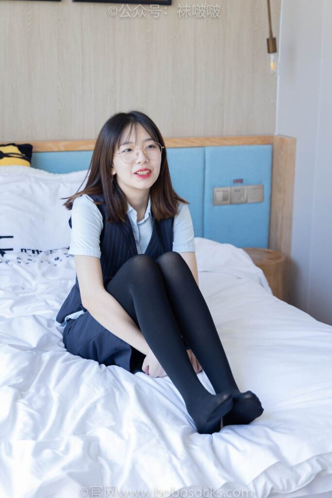 [BoBoSocks袜啵啵]NO.038 小甜豆-建行行服、高跟鞋、厚黑丝 [131P/1V/6.37GB]插图3