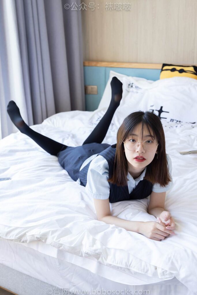 [BoBoSocks袜啵啵]NO.038 小甜豆-建行行服、高跟鞋、厚黑丝 [131P/1V/6.37GB]插图