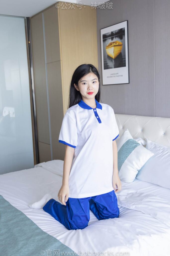 [BoBoSocks袜啵啵]NO.039 小奶熊-校服、vans帆布鞋、短白棉袜、裸足 [154P/1V/7.00GB]插图3