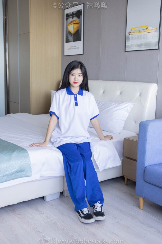 [BoBoSocks袜啵啵]NO.039 小奶熊-校服、vans帆布鞋、短白棉袜、裸足 [154P/1V/7.00GB]插图2