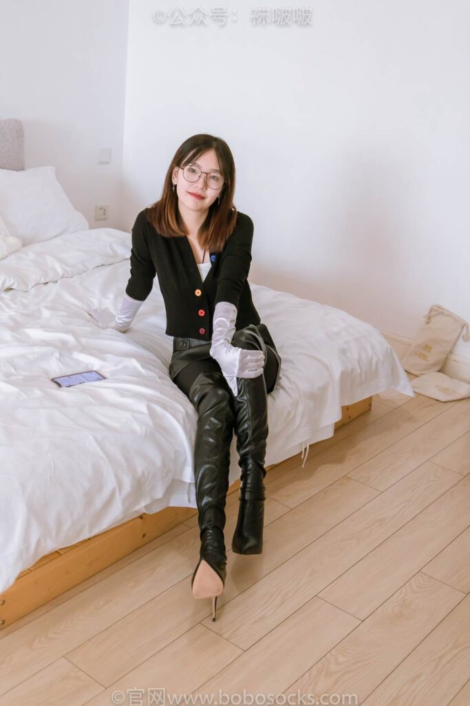 [BoBoSocks袜啵啵]NO.041 小甜豆-高跟长靴、黑色踩脚裤、肉丝 [140P/1V/6.16GB]插图1