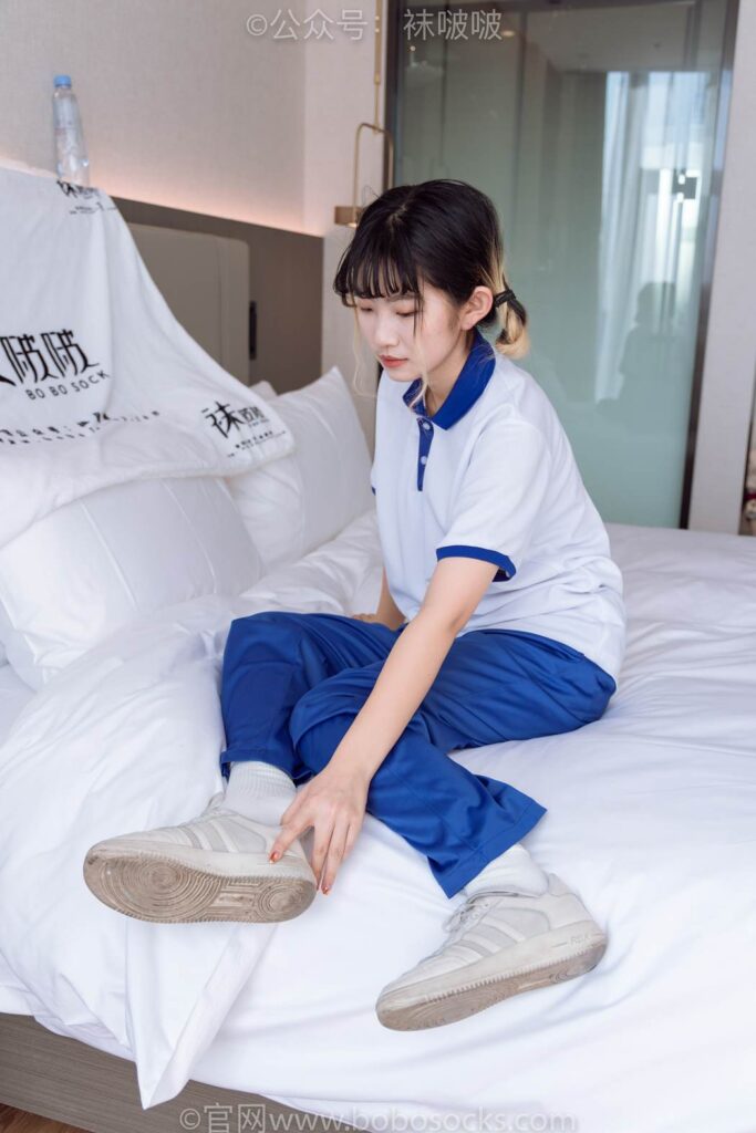 [BoBoSocks袜啵啵]NO.042 砂糖-校服、板鞋、白棉袜、油亮白丝 [139P/1V/6.72GB]插图3