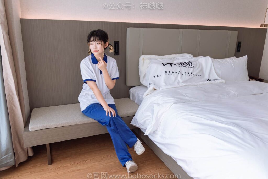 [BoBoSocks袜啵啵]NO.042 砂糖-校服、板鞋、白棉袜、油亮白丝 [139P/1V/6.72GB]插图2