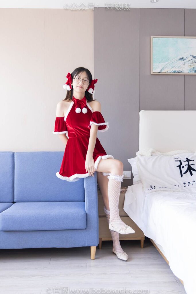 [BoBoSocks袜啵啵]NO.043 小甜豆-圣诞服、平底鞋、高跟鞋、白色渔网袜 [165P/1V/8.42GB]插图1