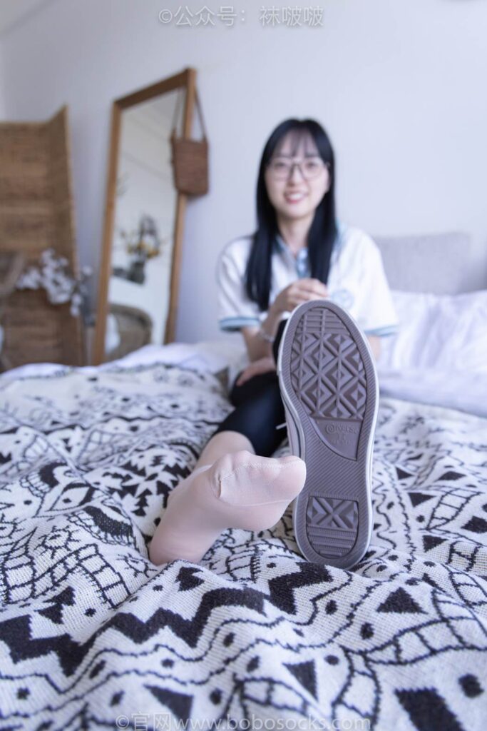 [BoBoSocks袜啵啵]NO.044 稚予-贝壳头、匡威帆布鞋、短肉丝 [154P/1V/5.40GB]插图