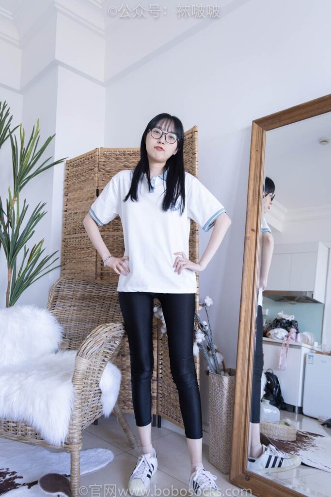 [BoBoSocks袜啵啵]NO.044 稚予-贝壳头、匡威帆布鞋、短肉丝 [154P/1V/5.40GB]插图2