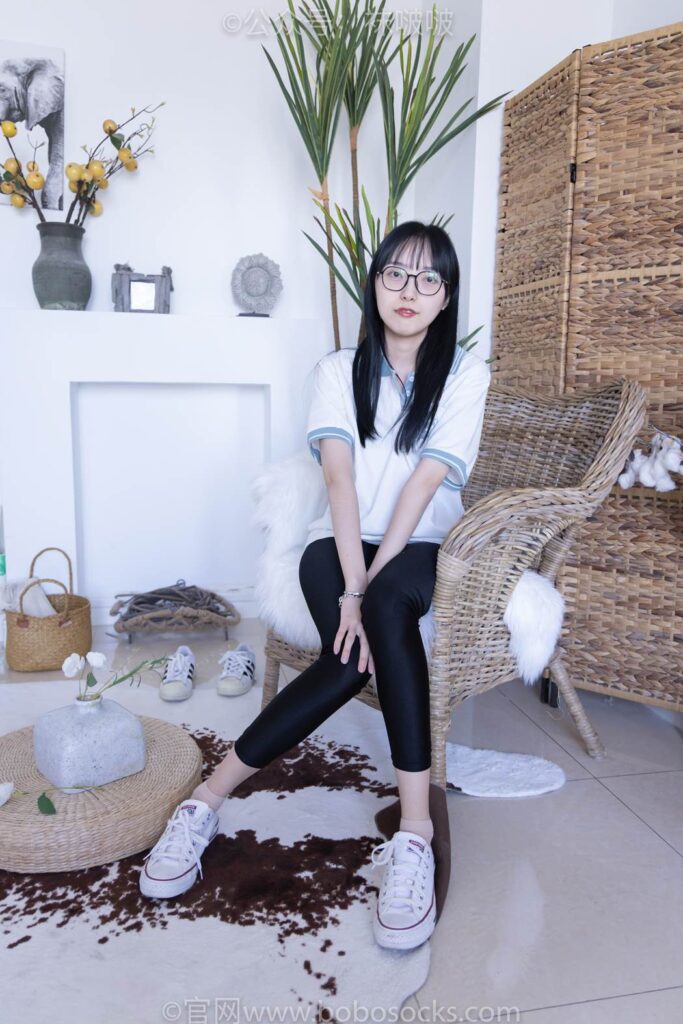 [BoBoSocks袜啵啵]NO.044 稚予-贝壳头、匡威帆布鞋、短肉丝 [154P/1V/5.40GB]插图3
