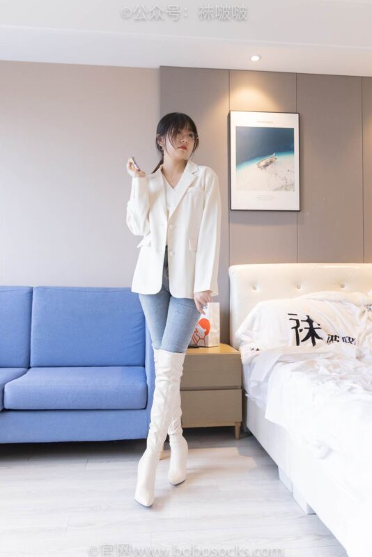 [BoBoSocks袜啵啵]NO.050 小甜豆-高跟长靴、白棉袜 [175P/1V/8.02GB]-无料摄影圈
