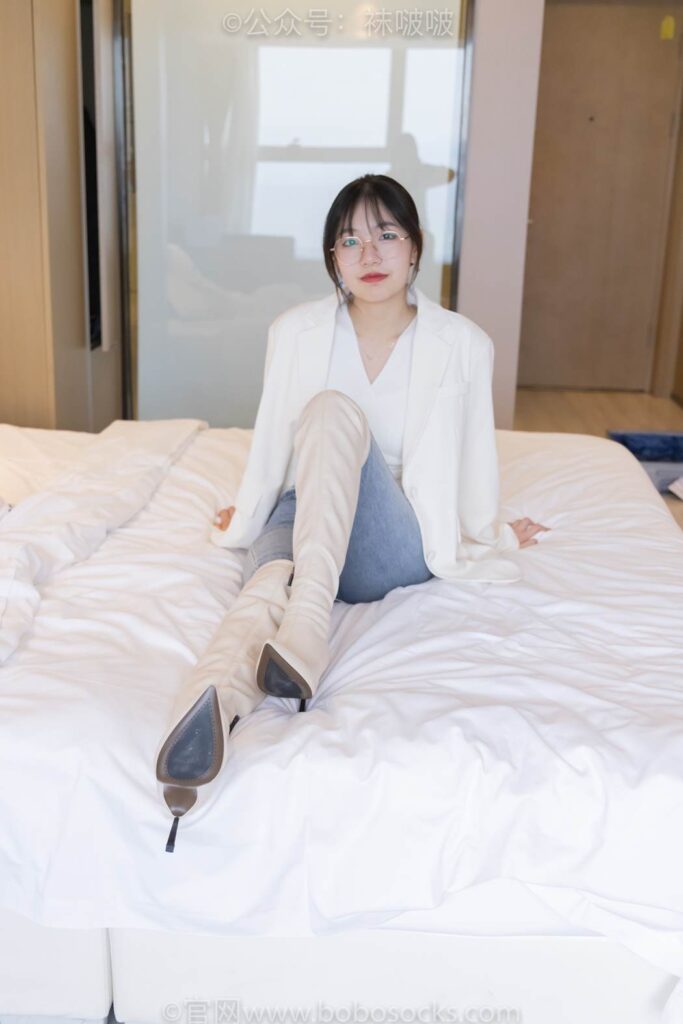 [BoBoSocks袜啵啵]NO.050 小甜豆-高跟长靴、白棉袜 [175P/1V/8.02GB]插图3