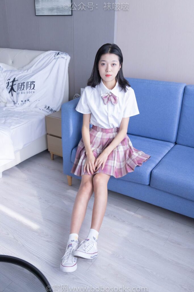 [BoBoSocks袜啵啵]NO.052 瑶瑶-JK制服、帆布鞋、白棉袜、裸足 [133P/1V/6.58GB]插图2