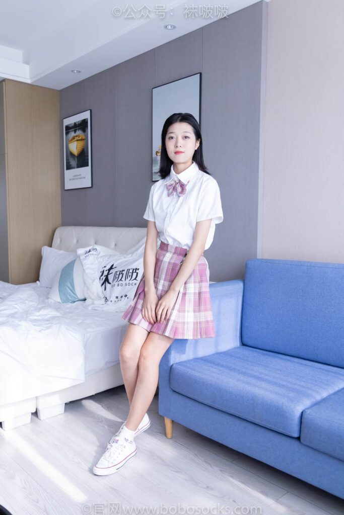 [BoBoSocks袜啵啵]NO.052 瑶瑶-JK制服、帆布鞋、白棉袜、裸足 [133P/1V/6.58GB]插图1