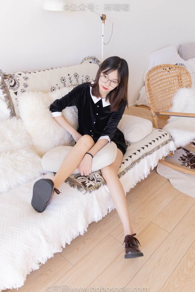 [BoBoSocks袜啵啵]NO.053 小甜豆-皮鞋、厚黑丝、黑色蕾丝船袜 [143P/1V/7.91GB]插图3