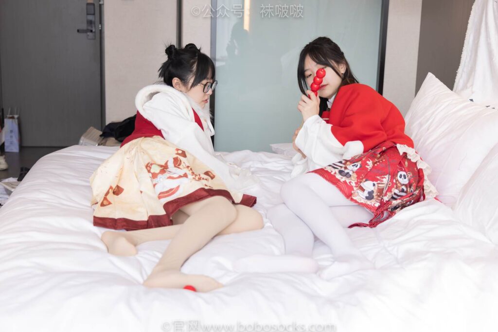 [BoBoSocks袜啵啵]NO.054 小甜豆与稚予-给大家拜年啦[139P/1V/5.87GB]插图1