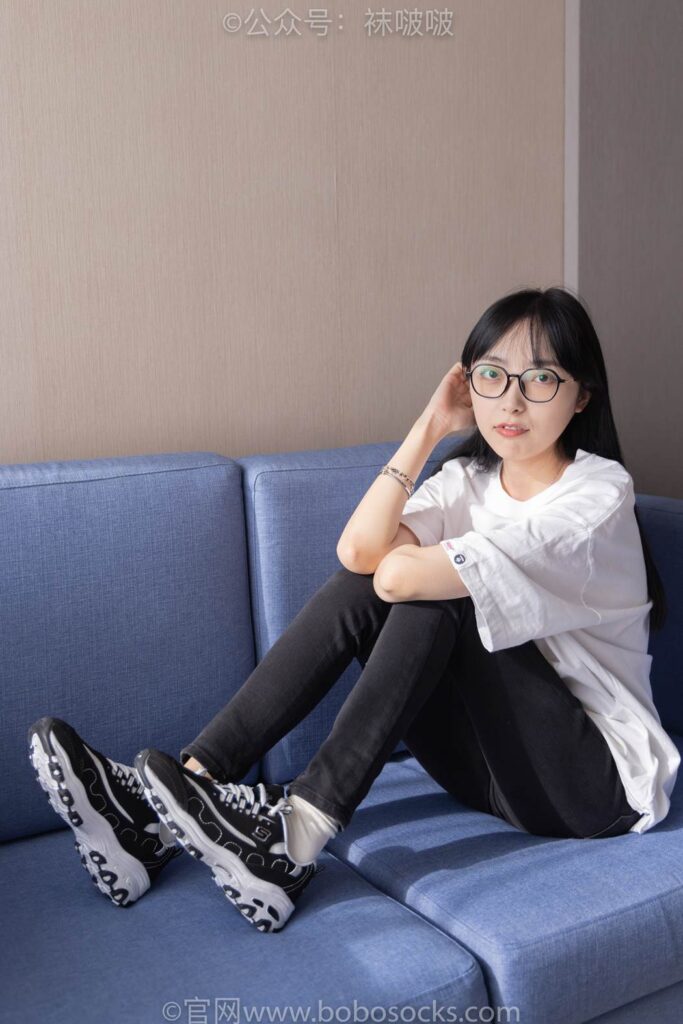 [BoBoSocks袜啵啵]NO.055 稚予-斯凯奇运动鞋、白棉袜、黑棉袜[139P/1V/6.67GB]插图3