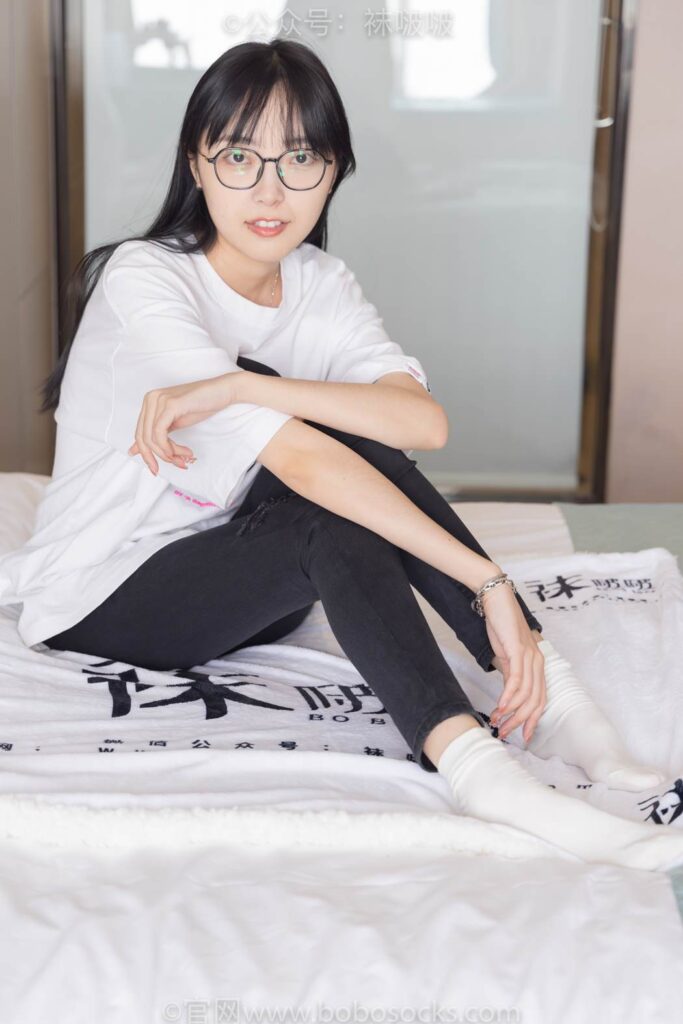 [BoBoSocks袜啵啵]NO.055 稚予-斯凯奇运动鞋、白棉袜、黑棉袜[139P/1V/6.67GB]插图