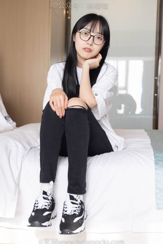 [BoBoSocks袜啵啵]NO.055 稚予-斯凯奇运动鞋、白棉袜、黑棉袜[139P/1V/6.67GB]插图2