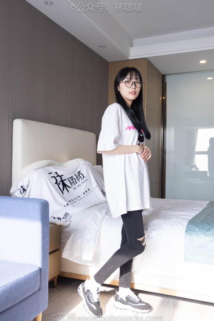 [BoBoSocks袜啵啵]NO.055 稚予-斯凯奇运动鞋、白棉袜、黑棉袜[139P/1V/6.67GB]插图1