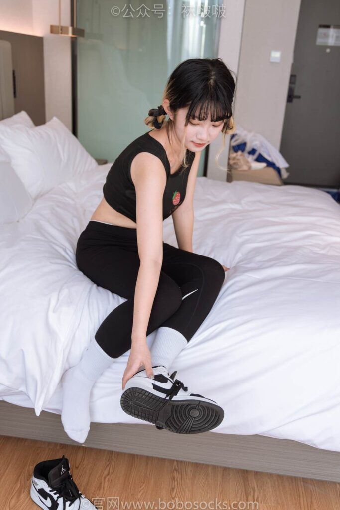 [BoBoSocks袜啵啵]NO.059 砂糖-AJ板鞋、白棉袜、裸足 [142P/1V/6.72GB]插图2