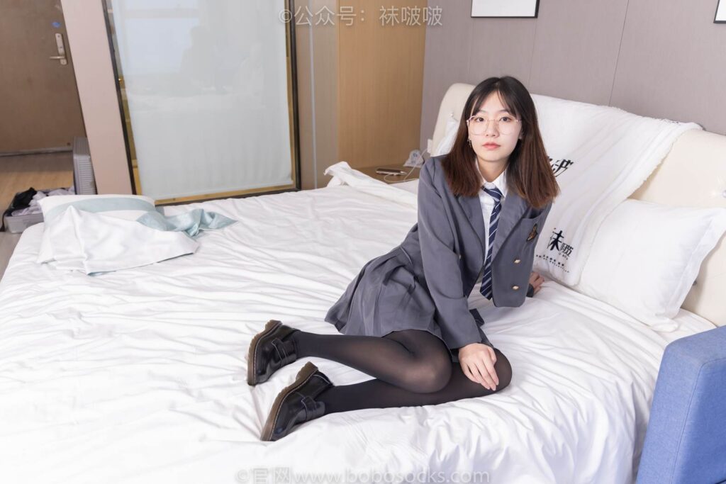 [BoBoSocks袜啵啵]NO.060 小甜豆-JK制服、皮鞋、厚黑丝 [131P/1V/6.66GB]插图2