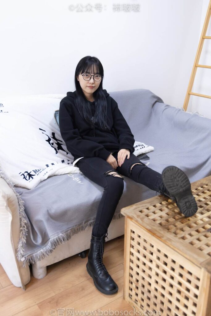 [BoBoSocks袜啵啵]NO.061 稚予-短靴、白棉袜、裸足 [145P/1V/6.96GB]插图3