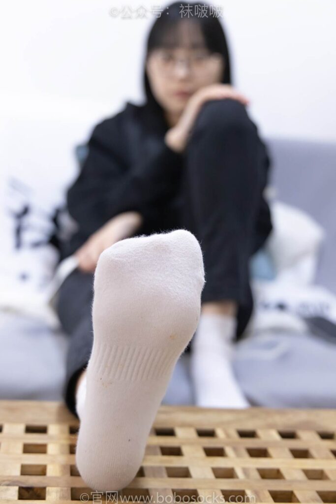 [BoBoSocks袜啵啵]NO.061 稚予-短靴、白棉袜、裸足 [145P/1V/6.96GB]插图
