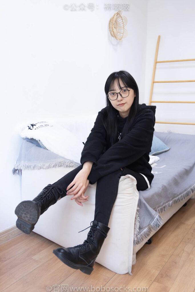 [BoBoSocks袜啵啵]NO.061 稚予-短靴、白棉袜、裸足 [145P/1V/6.96GB]插图2