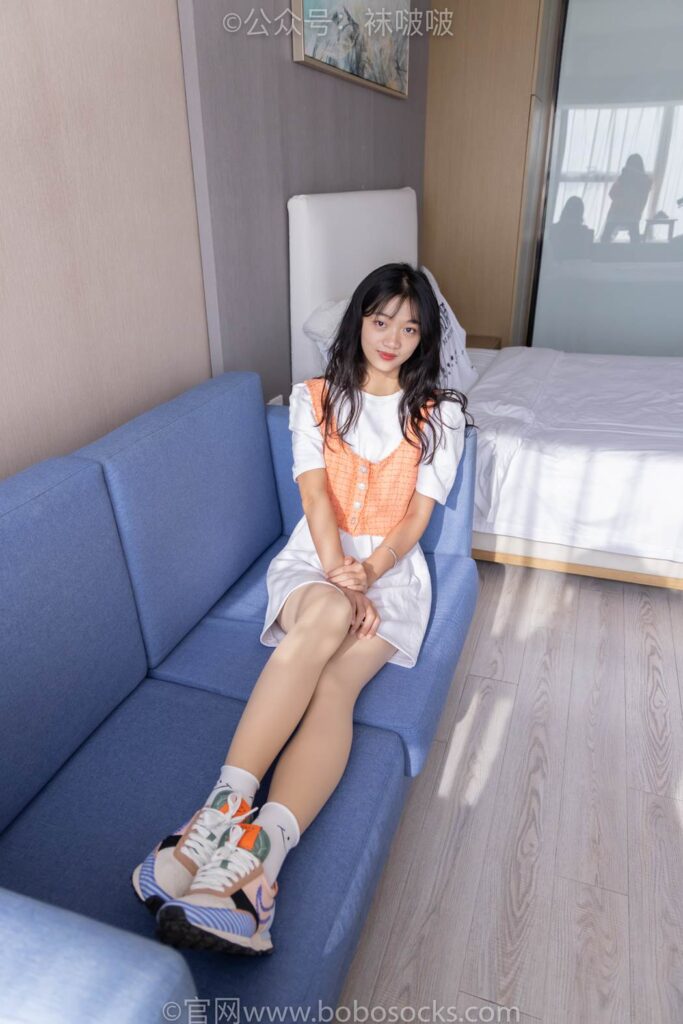 [BoBoSocks袜啵啵]NO.062 涵涵-运动鞋、白棉袜、厚肉丝 [145P/1V/6.63GB]插图2