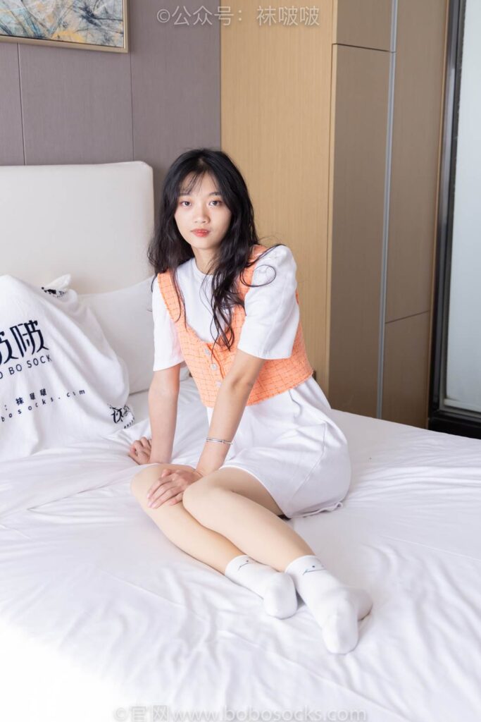 [BoBoSocks袜啵啵]NO.062 涵涵-运动鞋、白棉袜、厚肉丝 [145P/1V/6.63GB]插图