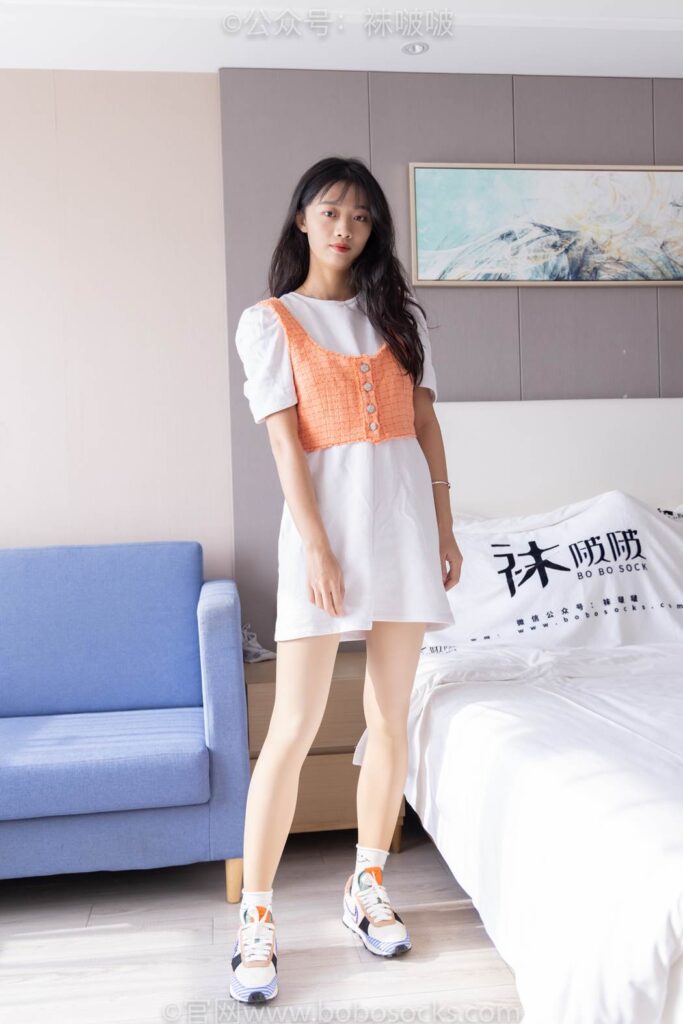 [BoBoSocks袜啵啵]NO.062 涵涵-运动鞋、白棉袜、厚肉丝 [145P/1V/6.63GB]插图1
