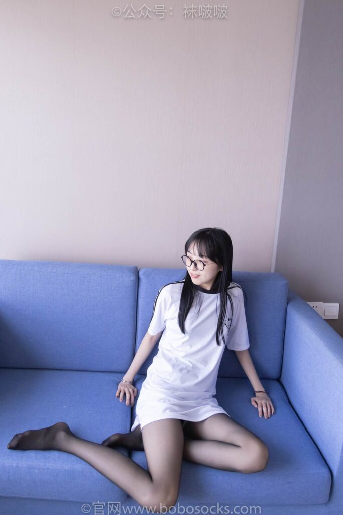 [BoBoSocks袜啵啵]NO.067 稚予-匡威帆布鞋、黑丝 [125P/1V/4.83GB]插图1