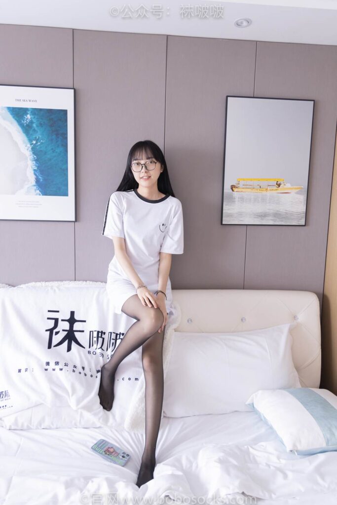 [BoBoSocks袜啵啵]NO.067 稚予-匡威帆布鞋、黑丝 [125P/1V/4.83GB]插图3