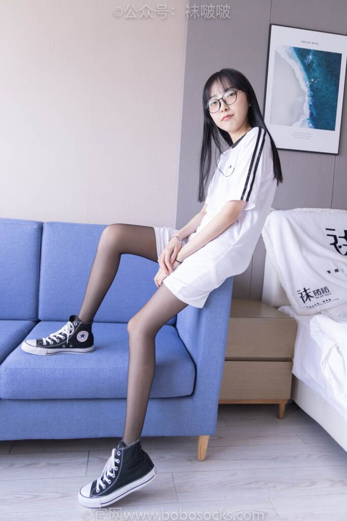 [BoBoSocks袜啵啵]NO.067 稚予-匡威帆布鞋、黑丝 [125P/1V/4.83GB]插图