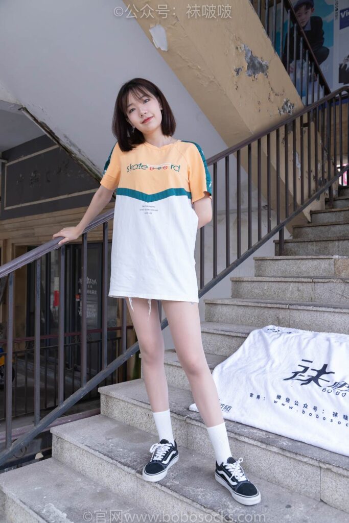 [BoBoSocks袜啵啵]NO.069 小甜豆-vans板鞋、白棉袜、肉丝 [135P/1V/7.78GB]插图1