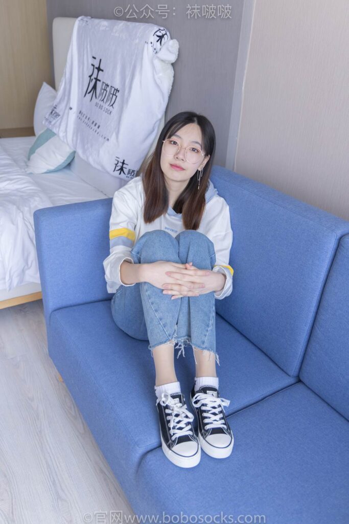 [BoBoSocks袜啵啵]NO.080 小甜豆-帆布鞋、白棉袜、肉丝 [140P/1V/6.63GB]插图2