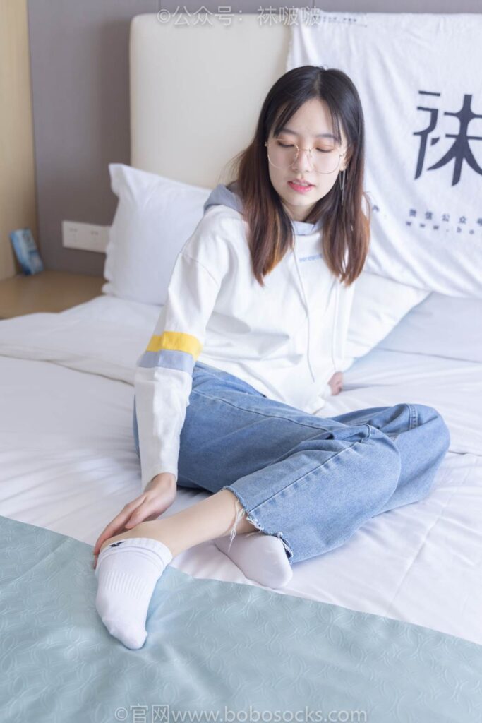 [BoBoSocks袜啵啵]NO.080 小甜豆-帆布鞋、白棉袜、肉丝 [140P/1V/6.63GB]插图3