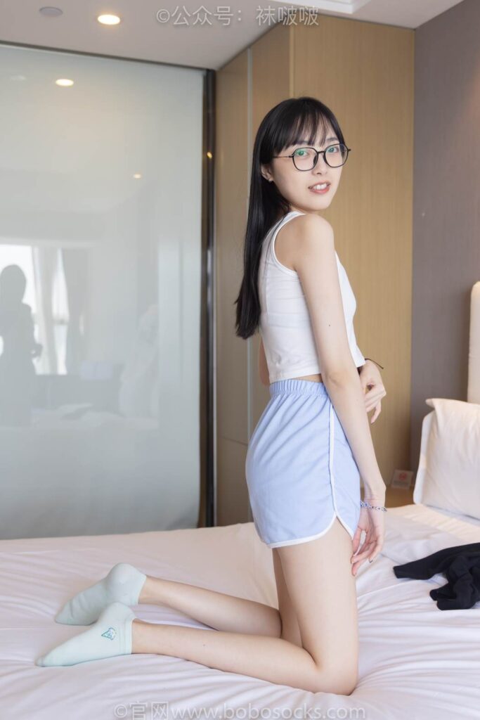 [BoBoSocks袜啵啵]NO.081 稚予- AJ、浅黄色短棉袜、浅蓝色短棉袜、裸足 [145P/1V/5.94GB]插图3