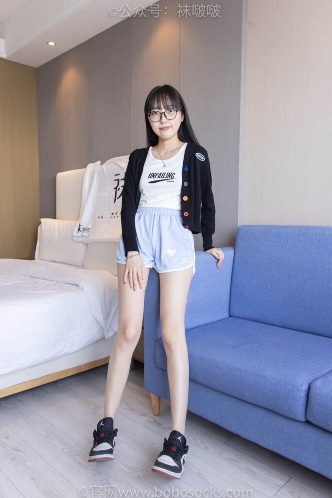 [BoBoSocks袜啵啵]NO.081 稚予- AJ、浅黄色短棉袜、浅蓝色短棉袜、裸足 [145P/1V/5.94GB]插图1