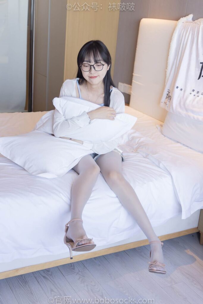 [BoBoSocks袜啵啵]NO.083 稚予-高跟鞋、凉鞋、白丝、裸足涂白色指甲油剧情[140P/1V/6.11GB]插图3