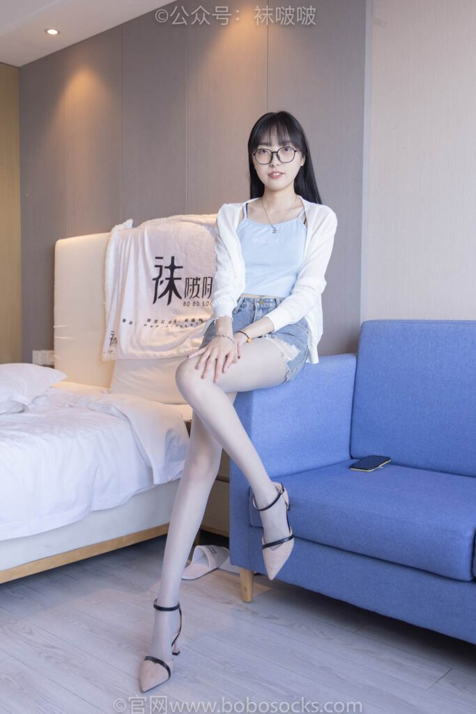 [BoBoSocks袜啵啵]NO.083 稚予-高跟鞋、凉鞋、白丝、裸足涂白色指甲油剧情[140P/1V/6.11GB]插图1