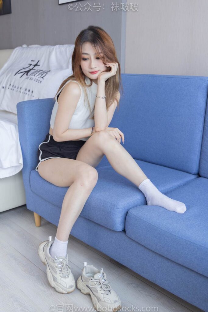 [BoBoSocks袜啵啵]NO.084 苏苏-运动鞋、日常所穿白棉袜、裸足[140P/1V/4.98GB]插图3