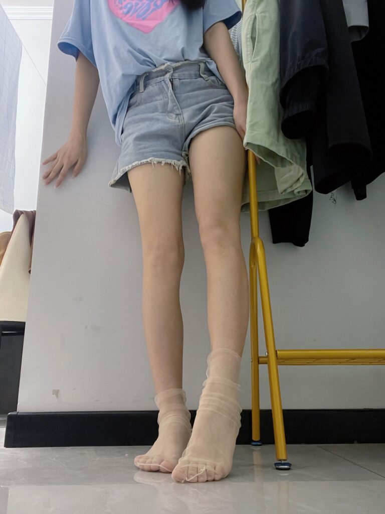 大学生镁足，居家第二期，日常生活可爱jiojio，记录每天不同袜子 [220P/1.61G]插图1