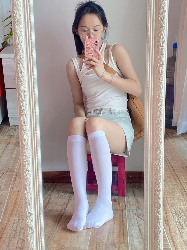 大学生镁足，居家第二期，日常生活可爱jiojio，记录每天不同袜子 [220P/1.61G]插图2