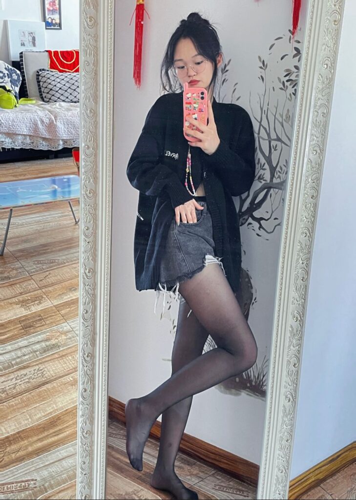 大学生镁足，居家第三期，可爱jiojio，腿超级长哦，真实记录每天状态 [220P/1.61G]插图