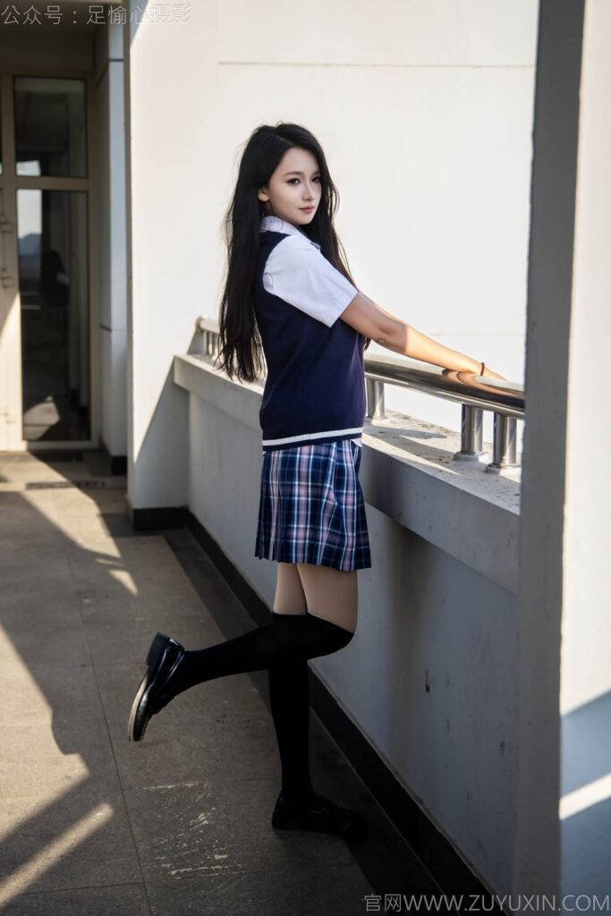 足愉心 NO.019 果酱（搭配：JK制服、小皮鞋、黑色丝袜、肉色打底裤）[109P/2V/10.9GB]插图1